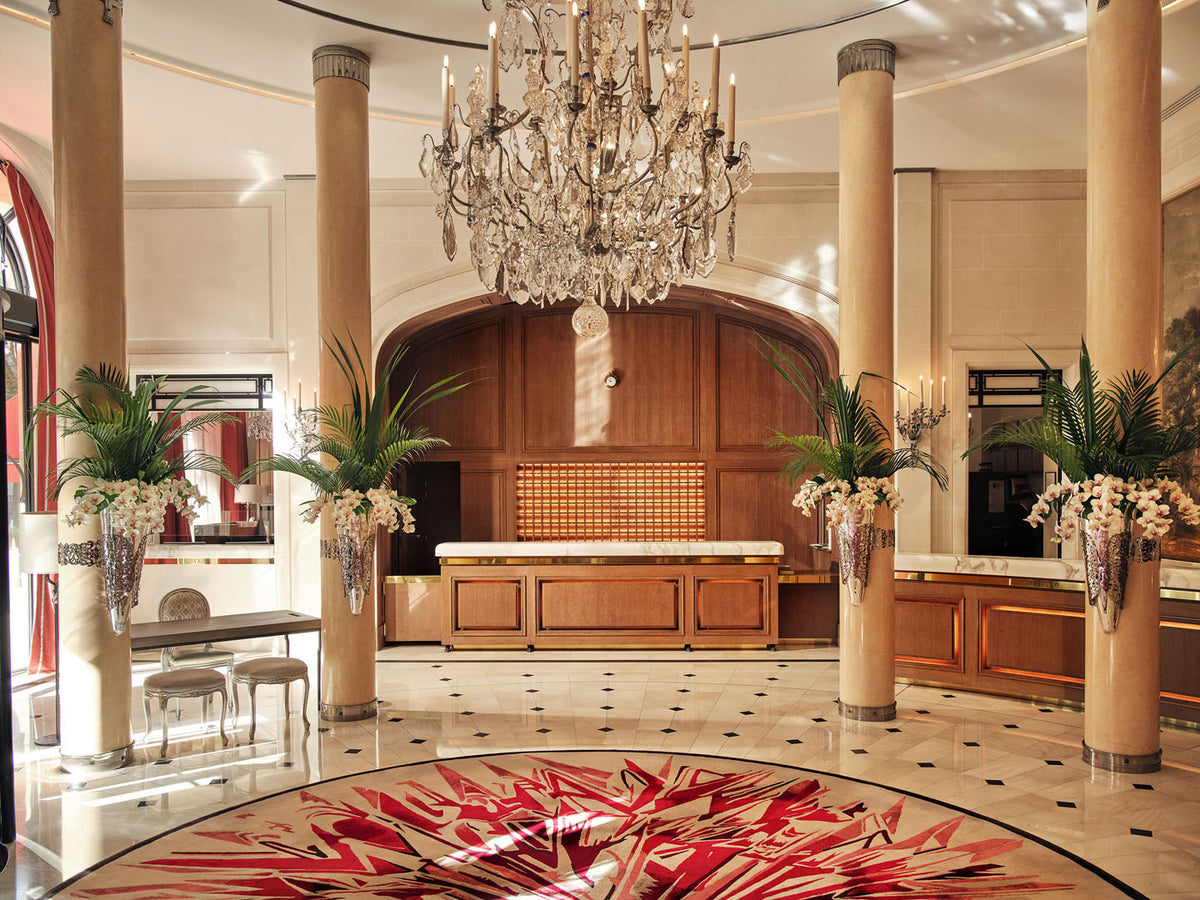 The lobby at Hôtel Plaza Athénée